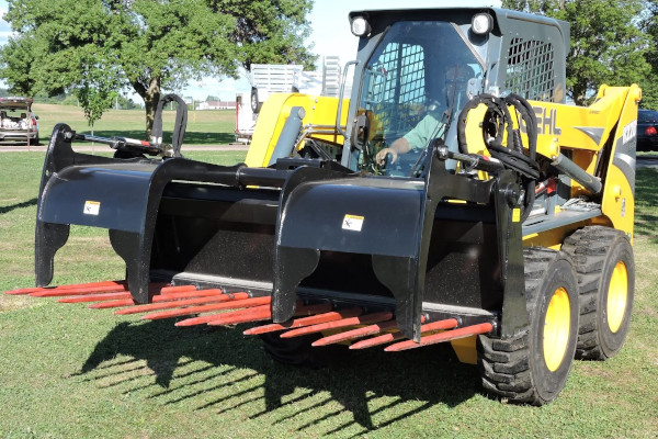 Berlon Attachments | Grapples | Master Tool Manure Fork Grapple for sale at Kunau Implement, Iowa