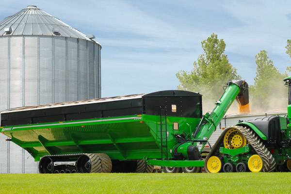 Brent | Augers & Grain Wagons | 96 Series Avalanche Dual-Auger Grain Carts for sale at Kunau Implement, Iowa