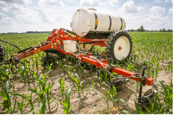 Farm King | Fertilizer Applicators | Model 1410 for sale at Kunau Implement, Iowa