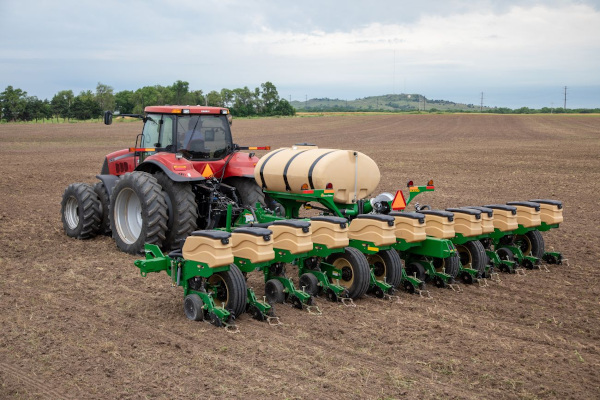 Great Plains | Planters | 12- & 16-Row Front-Fold Bulk & Hopper for sale at Kunau Implement, Iowa