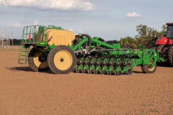 Great Plains | Planters | 16-Row Bulk-Fill for sale at Kunau Implement, Iowa