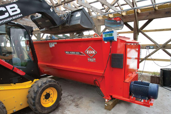 Kuhn 3115 Stationary for sale at Kunau Implement, Iowa