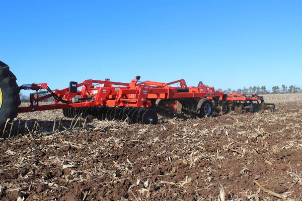 Kuhn | Combination Disc Rippers | Dominator® 4856 for sale at Kunau Implement, Iowa