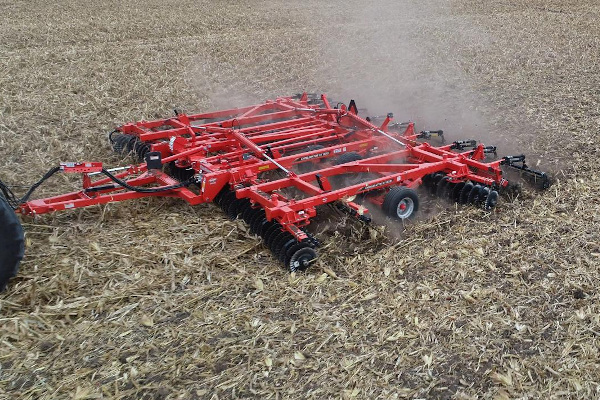 Kuhn | Excelerator® XT 8010 | Model 8010-11 for sale at Kunau Implement, Iowa