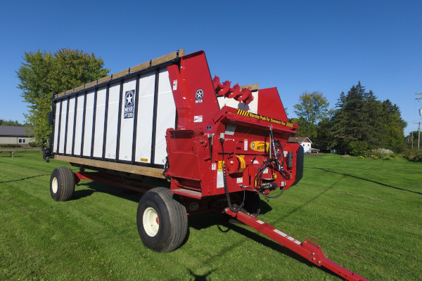Meyer Farm | Feeder Wagons / Delivery Boxes | Meyer Feederbox for sale at Kunau Implement, Iowa