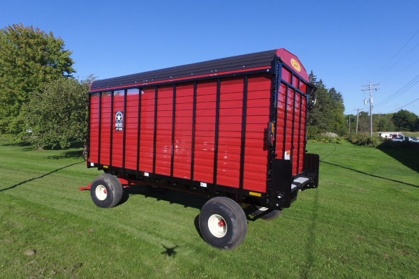 Meyer Farm | Rear Unload Forage Boxes | RT100 Series Wagon / Cart / Truck Mount for sale at Kunau Implement, Iowa