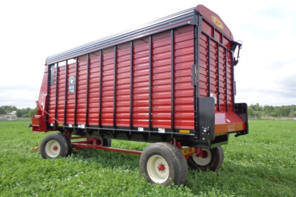 Meyer Farm | Front & Rear Unload Forage Boxes | RT200 Front & Rear Unload Forage Box for sale at Kunau Implement, Iowa