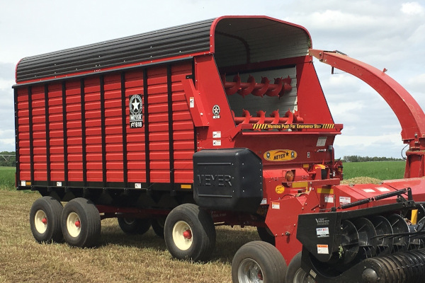 Meyer Farm | Front Unload Forage Boxes | RT600 Front Unload Forage Box for sale at Kunau Implement, Iowa