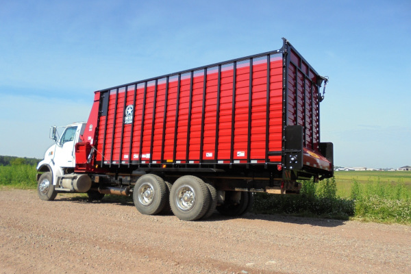 Meyer Farm | Front & Rear Unload Forage Boxes | RTX200 Front & Rear Unload Forage Box  for sale at Kunau Implement, Iowa