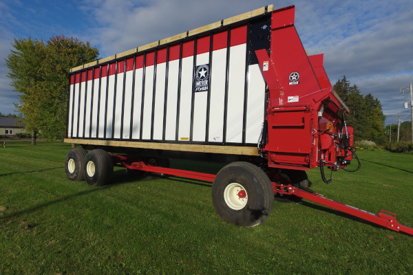 Meyer Farm | RTX600 Series Front Unload | Model RTX624 for sale at Kunau Implement, Iowa