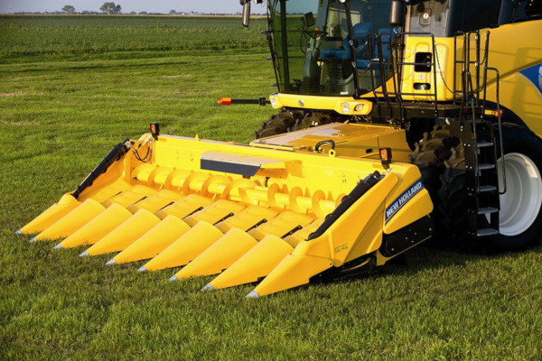New Holland 980CR Rigid Corn Header - 8 rows for sale at Kunau Implement, Iowa