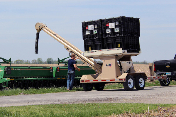 Unverferth | Seed Pro Bulk Box Tender | Model 210-2 for sale at Kunau Implement, Iowa
