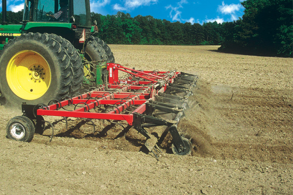 Unverferth | Seedbed Tillage | Perfecta® Field Cultivators for sale at Kunau Implement, Iowa