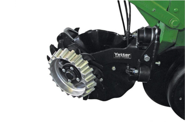 Yetter | 2940-010 Air Adjust™ Coulter/Row Cleaner Combo | Model 2940-010A-FW for sale at Kunau Implement, Iowa