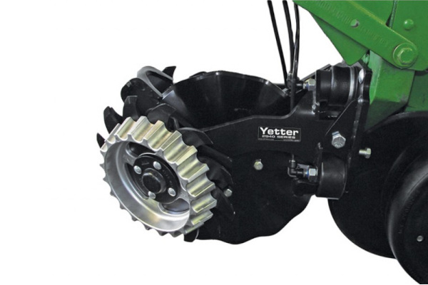 Yetter | 2940-010 Air Adjust™ Coulter/Row Cleaner Combo | Model 2940-007A-FW for sale at Kunau Implement, Iowa