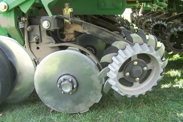 Yetter 2962 Double Disc Fertilizer Opener for sale at Kunau Implement, Iowa