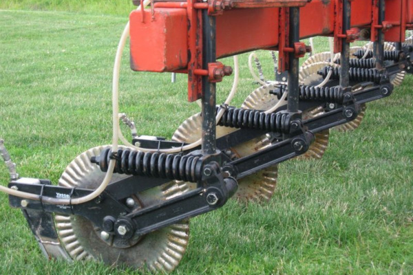 Yetter | Fertilizer Equipment | Toolbar-Mount Fertilizer Equipment for sale at Kunau Implement, Iowa