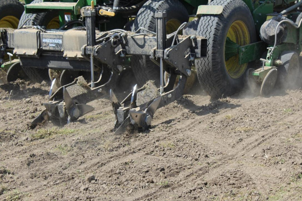 Yetter | Track Till | Track Till for sale at Kunau Implement, Iowa