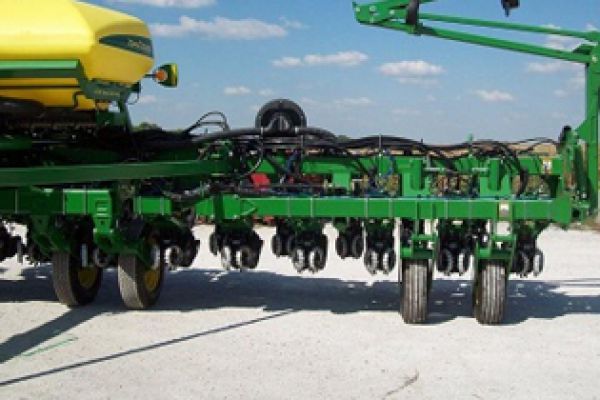 Yetter 2940-002 (Deere) for sale at Kunau Implement, Iowa