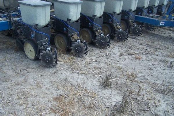 Yetter 2940-006 (Kinze) for sale at Kunau Implement, Iowa